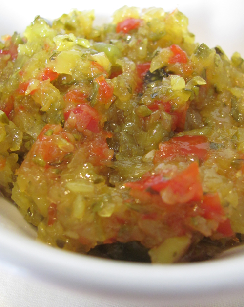 Le cornichon est l’ingrédient de base de la relish . Un condiment